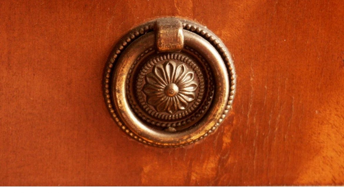 Ein Knauf für alle Schränke